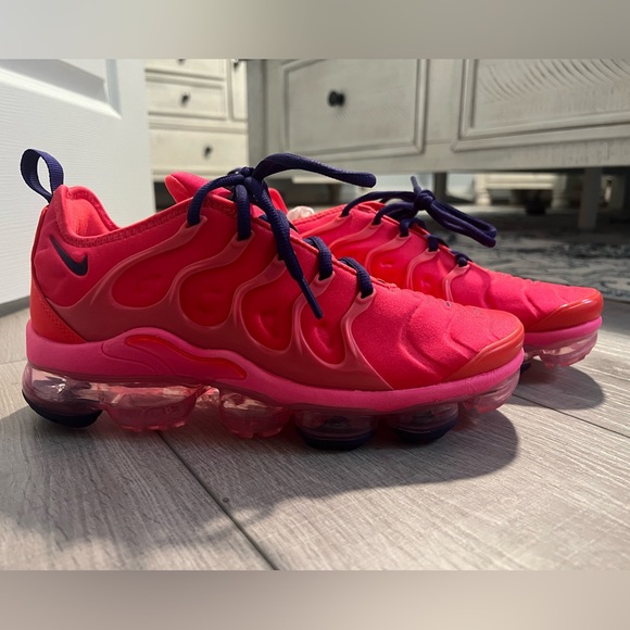 NEW Nike VaporMax Plus 
“Bright Crimson” - Picture 3 of 4